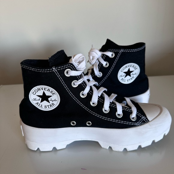 All Star Chuck Taylor size 7 - Picture 1 of 7